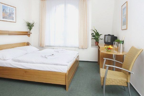 Hotel Otar Prag Exteriör bild