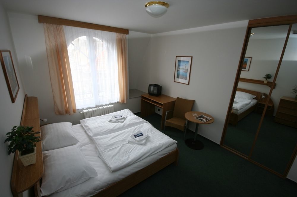 Hotel Otar Prag Exteriör bild