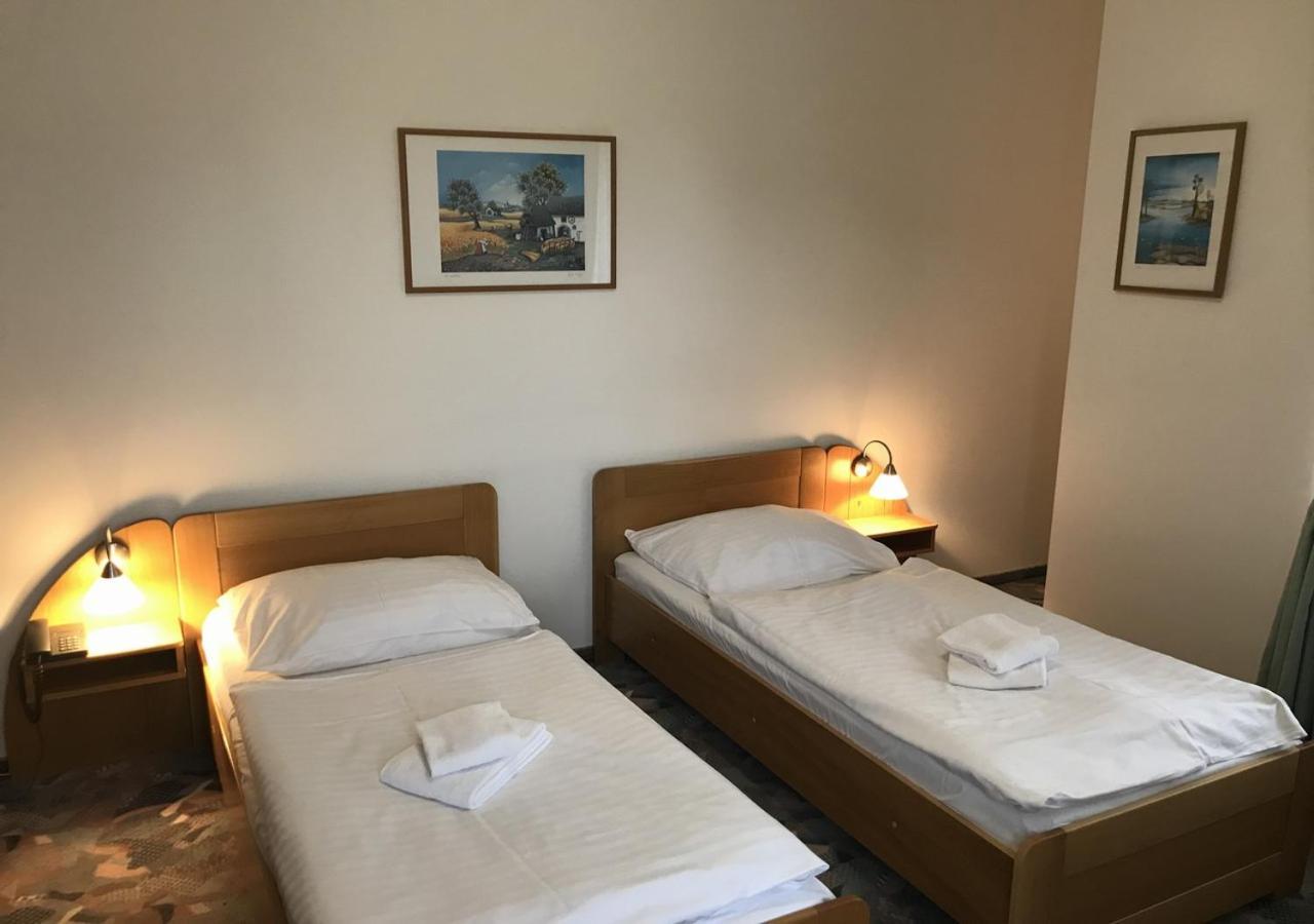 Hotel Otar Prag Exteriör bild