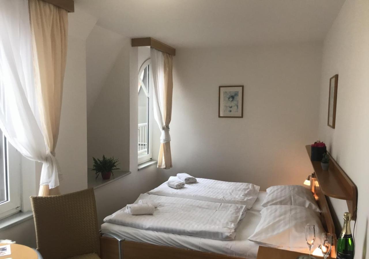 Hotel Otar Prag Exteriör bild