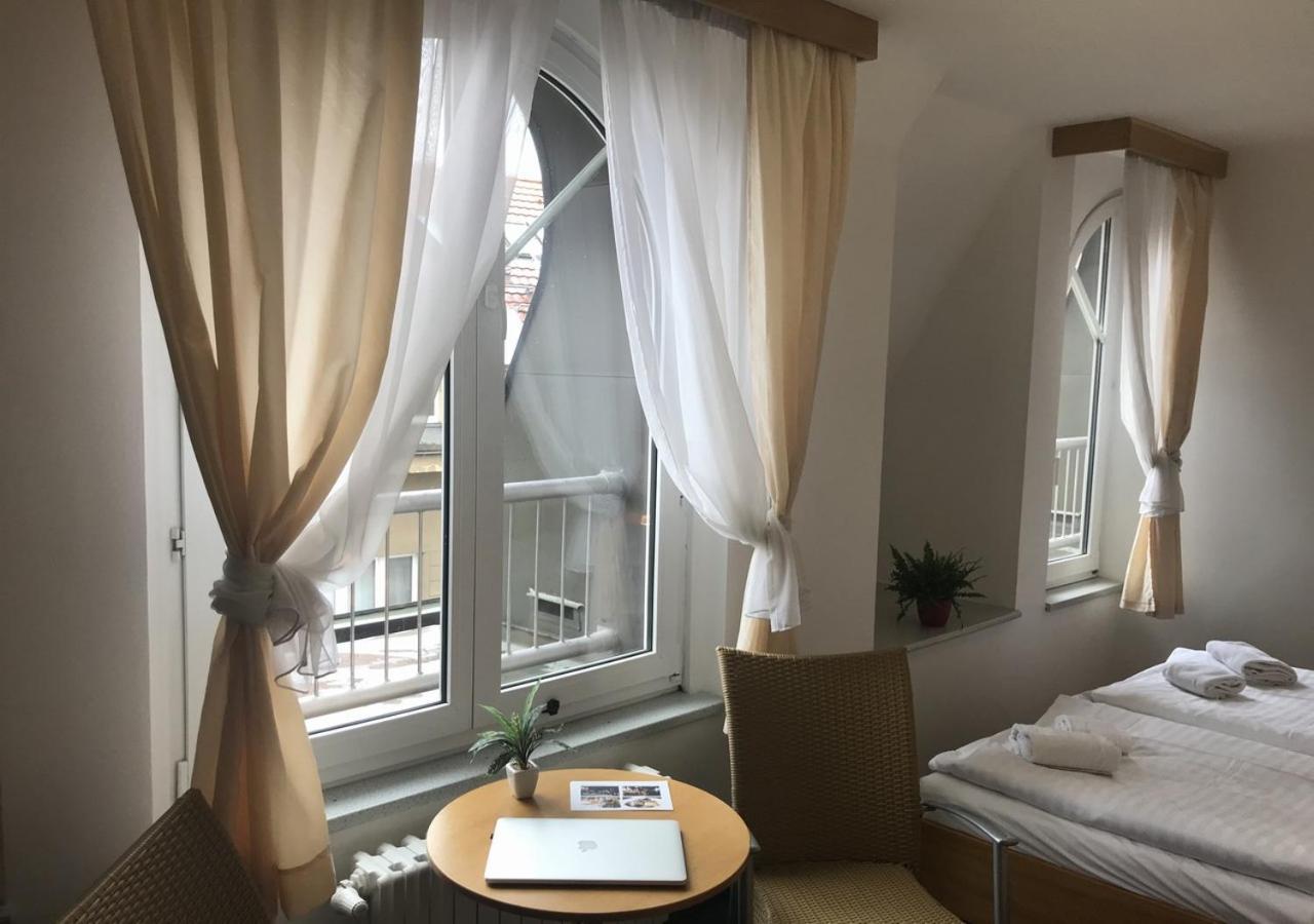 Hotel Otar Prag Exteriör bild
