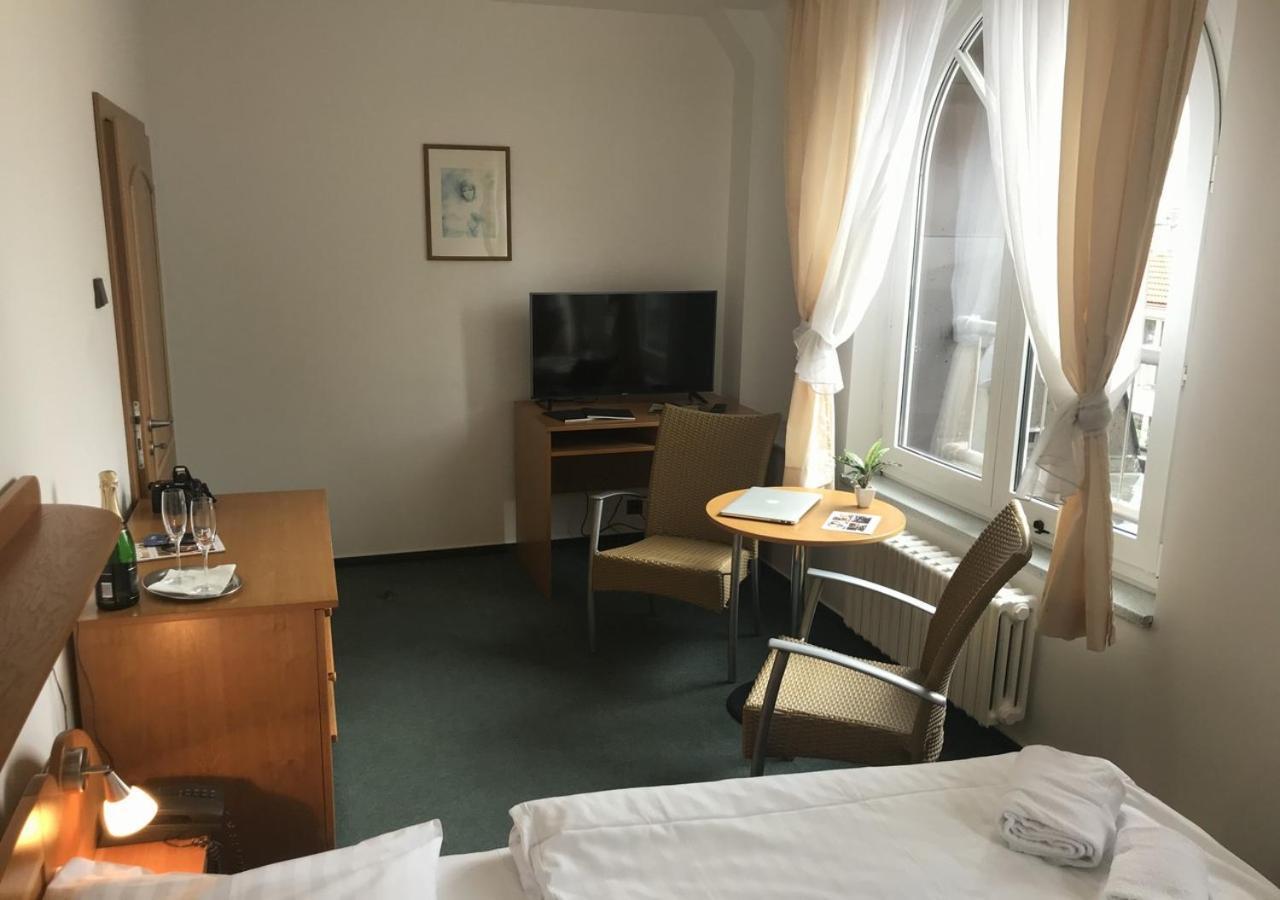 Hotel Otar Prag Exteriör bild