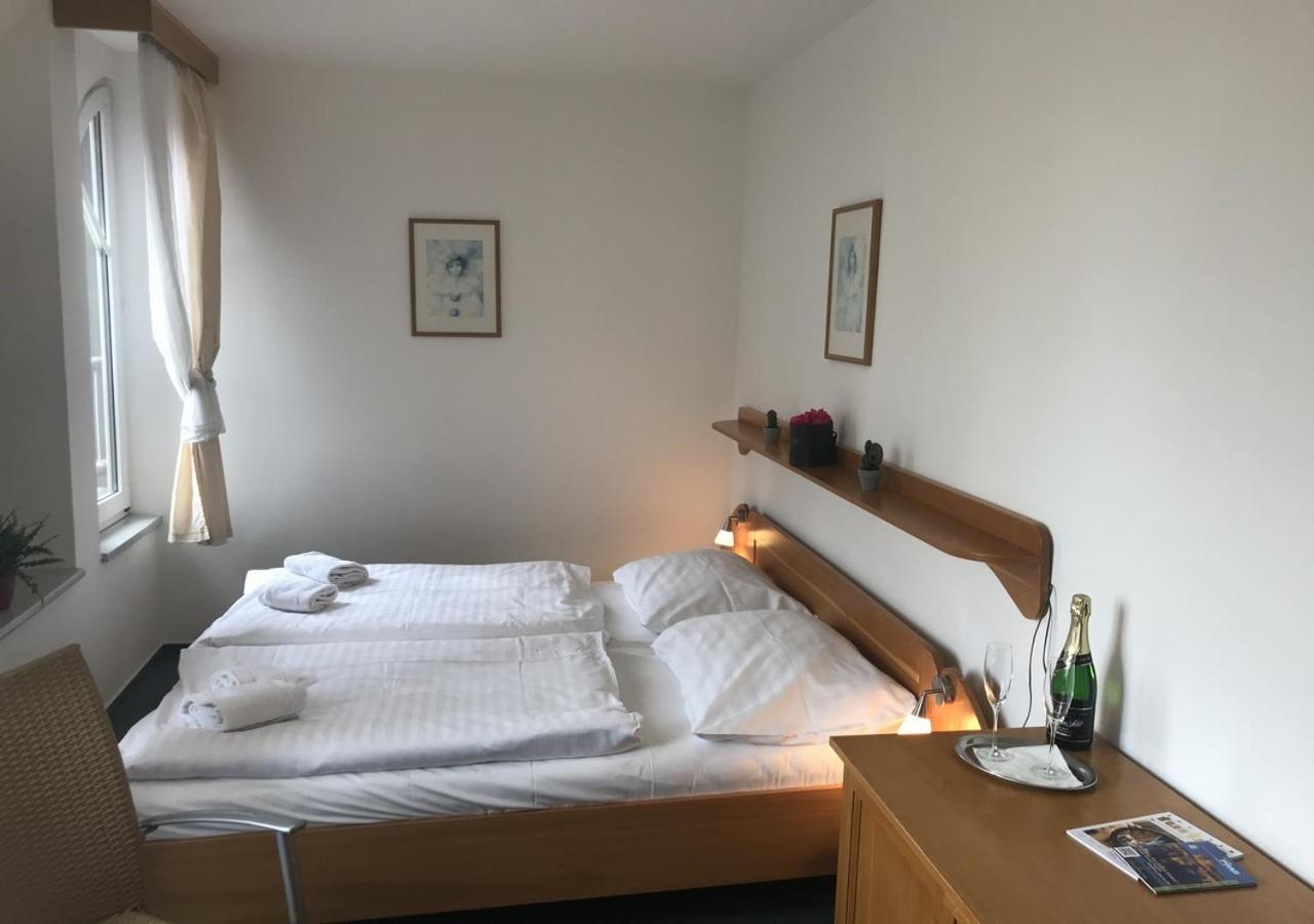 Hotel Otar Prag Exteriör bild